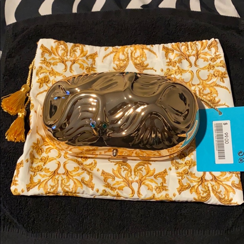 AdR Handheld Clutch